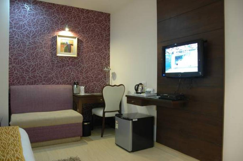 Zirakpur Hotel Palmdale المظهر الخارجي الصورة
