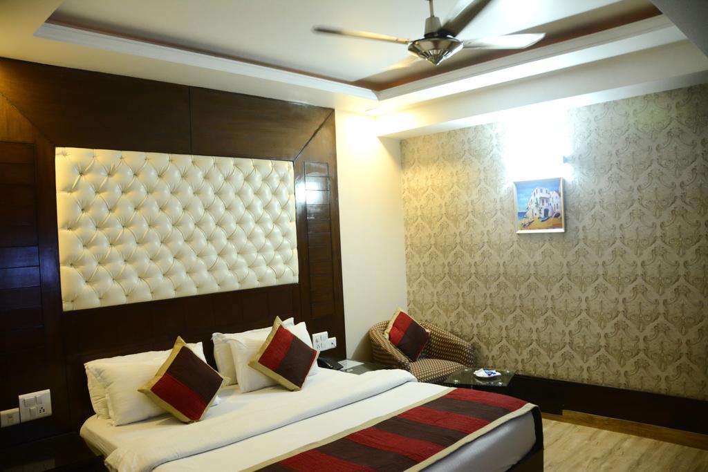 Zirakpur Hotel Palmdale الغرفة الصورة
